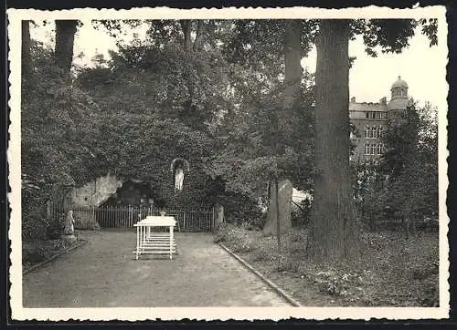 AK Champion-lez-Namur, Etablissement des Soeurs de la Providence et de l`Immaculée Conception, dans le parc