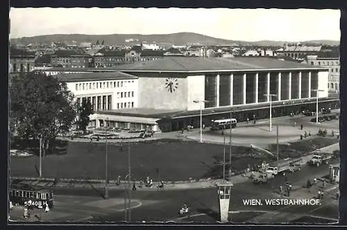 AK Wien, Westbahnhof mit Bus