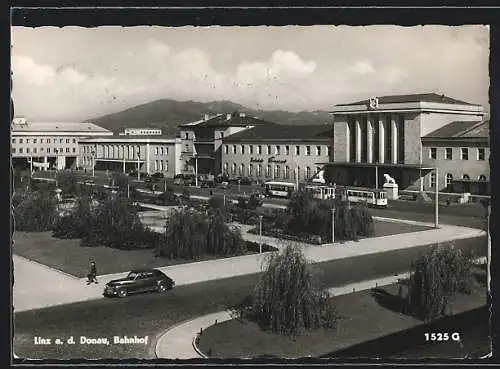 AK Linz /Donau, Bahnhof mit Vorplatz