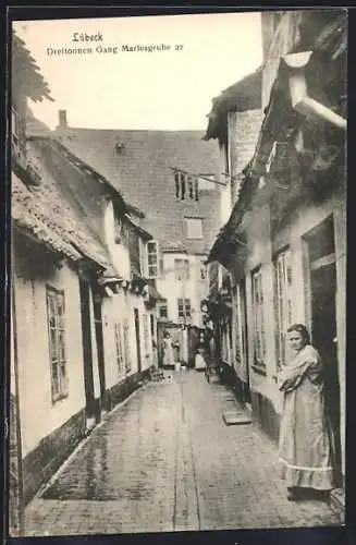 AK Lübeck, Dreitonnen Gang, Maisgrube 27, Strassenpartie