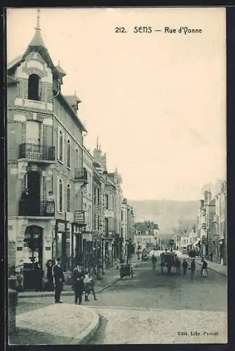 AK Sens, Rue d`Yonne, Häuserfassaden an Geschäftsstrasse