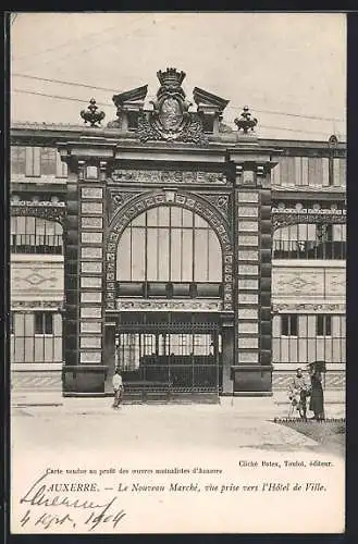 AK Auxerre, Le Nouveau Marché, vue prise vers l`Hotel de Ville