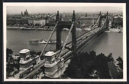 AK Budapest, Strassenbahnen auf der Elisabeth-Brücke