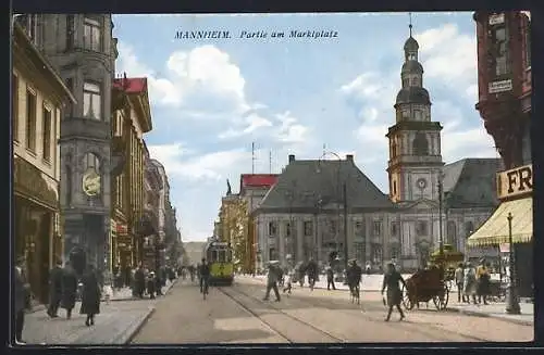 AK Mannheim, Partie am Marktplatz mit Strassenbahn