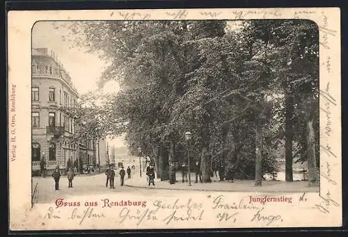 AK Rendsburg, Strasse Jungfernstieg, Männer am Park