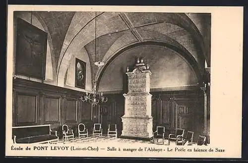 AK Pont Levoy, Salle à manger de l`Abbaye, Le Poêle en faïence de Saxe