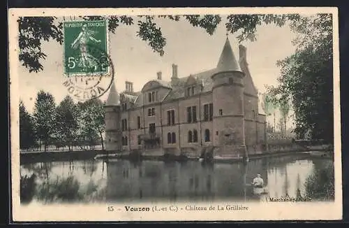 AK Vouzon, Château de La Grillière et son reflet dans l`eau