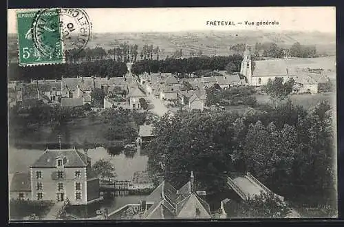 AK Fréteval, Vue générale du village et de l`église