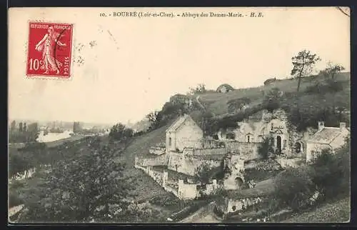 AK Bourré, Abbaye des Dames-Marie dans un paysage vallonné