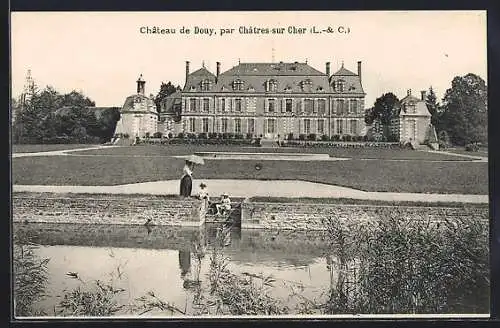 AK Douy, Château et jardin avec promeneurs au bord de l`eau