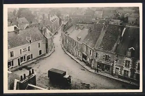 AK Suèvres, Vue générale du village avec hôtel et camion sur la route principale