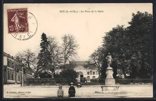 AK Mer, La Place de la Halle avec statue et bâtiments historiques