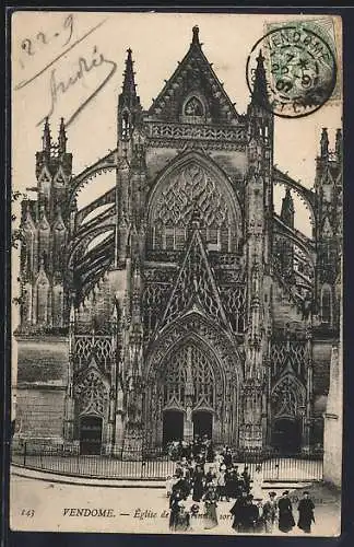 AK Vendôme, Église de la Trinité avec foule devant la facade