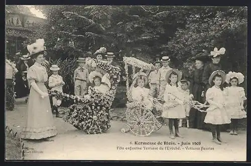 AK Blois, Fête enfantine Terrasse de l’Evêché, Voitures fleuries, juin 1908