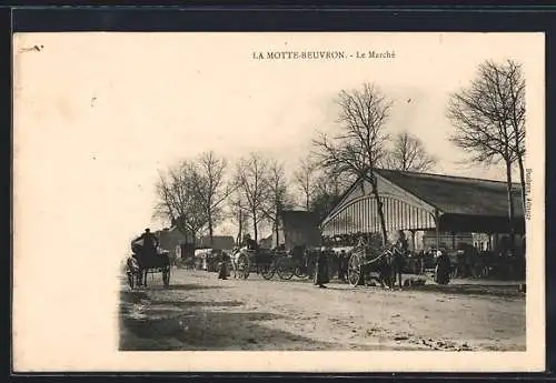 AK La Motte-Beuvron, Le Marché avec charrettes et arbres en hiver