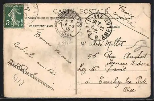 AK Vouzon, Grande Rue animée avec vue sur l`église au fond