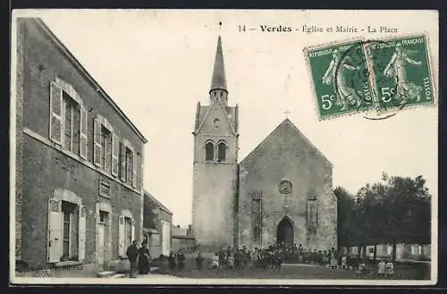 AK Verdes, Église et Mairie, La Place