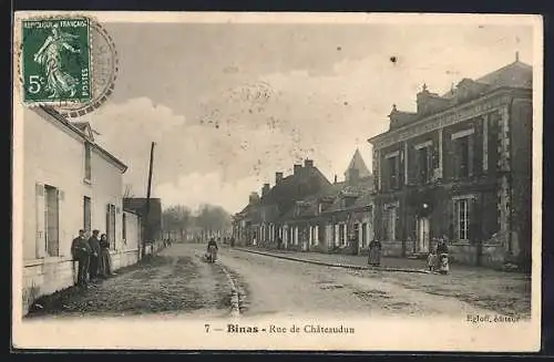 AK Binas, Rue de Châteaudun avec des passants et bâtiments historiques