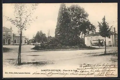 AK Lamotte-Beuvron, Place de la Gare avec bâtiments et arbres