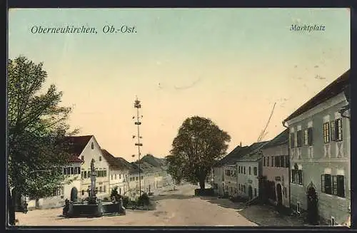 AK Oberneukirchen, Marktplatz mit Brunnen und Maibaum