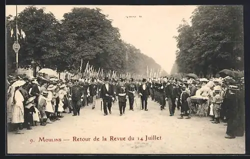 AK Moulins, Retour de la Revue du 14 Juillet, Siegesparade / Fete de la Victoire, Militärparade