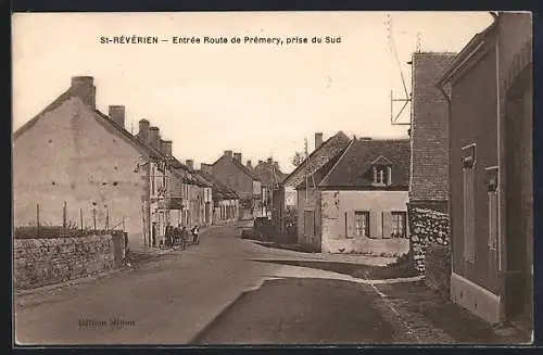 AK St-Révérien, Entrée Route de Prémery, Strassenpartie mit Menschengruppe