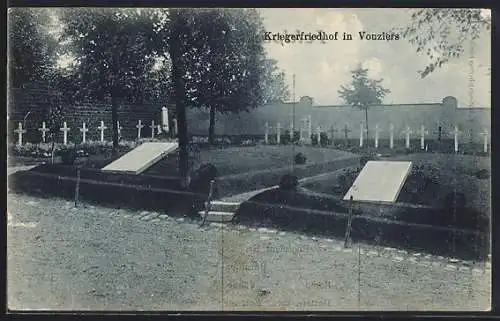 AK Vouziers, Kriegerfriedhof