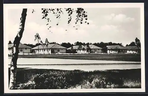 AK Döberitz / Dallgow, Olympisches Dorf, Wohnhäuser am Sportplatz