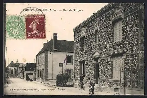 AK Marigny-le-Chatel, Rue de Troyes