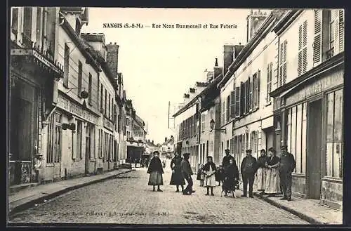 AK Nangis, Rue Noas Daumesnil et Rue Poterie