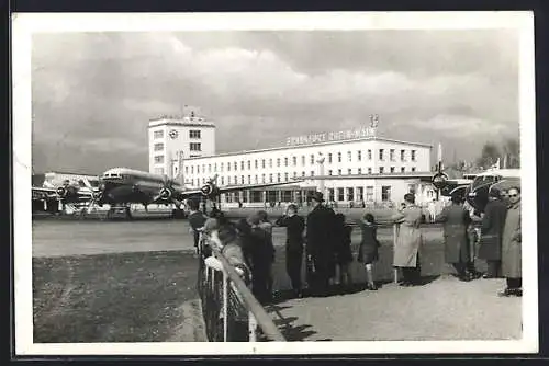 AK Frankfurt a. M., Flughafen, Empfangsgebäude mit Rampe