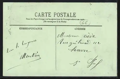 AK Pyrenäenberghund mit Welpen auf der Wiese