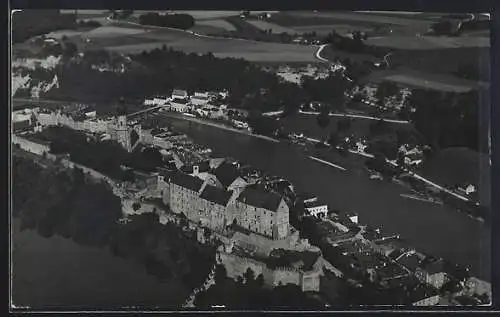AK Burghausen / Salzach, Fliegeraufnahme der Ortschaft
