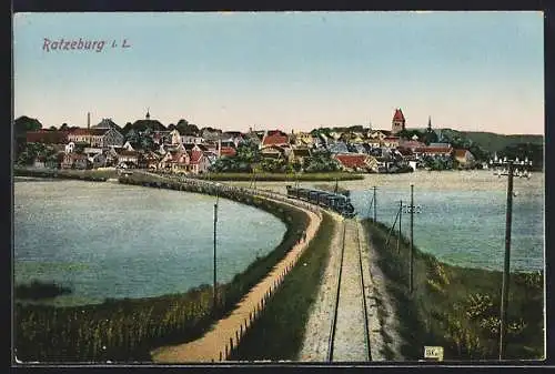 AK Ratzeburg i. L., Eisenbahndamm und Ortsansicht