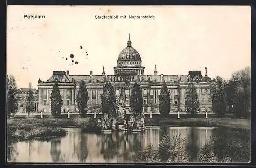 AK Potsdam, Stadtschloss mit Neptunsteich