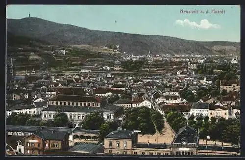 AK Neustadt / Haardt, Ortspanorama mit Gebirge