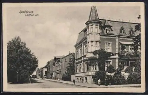 AK Rendsburg, Adolf-Strasse mit Turm-Eckhaus