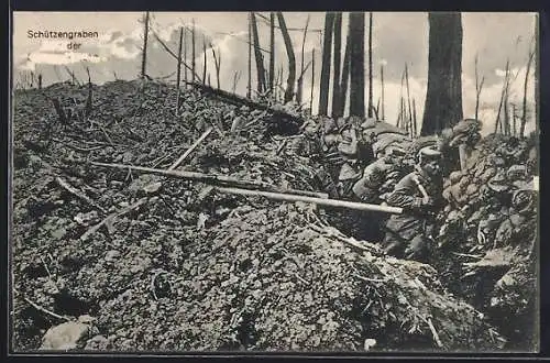 AK Soldaten im Schützengraben in zerstörter Landschaft