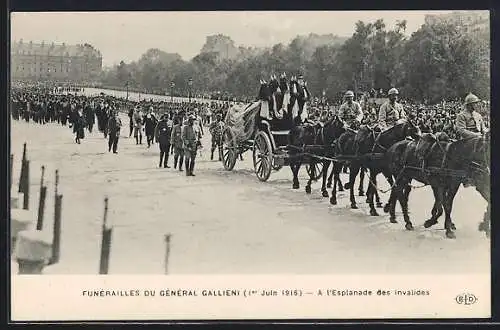 AK Funérailles du Général Gallieni, 1er Juin 1916 - A l`Esplanade des Invalides