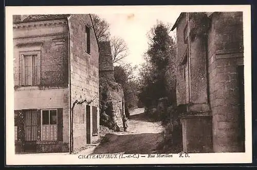 AK Chateauvieux, Rue Mortilon avec bâtiments en pierre