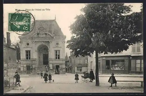 AK Mer, Place de l`Hôtel de Ville avec habitants et arbres