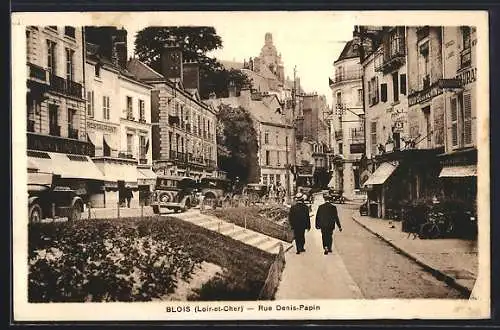 AK Blois, Rue Denis-Papin animée avec passants et bâtiments historiques