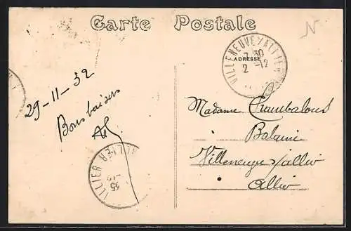 AK Romorantin, Le Carroir doré avec maisons à colombages et passants