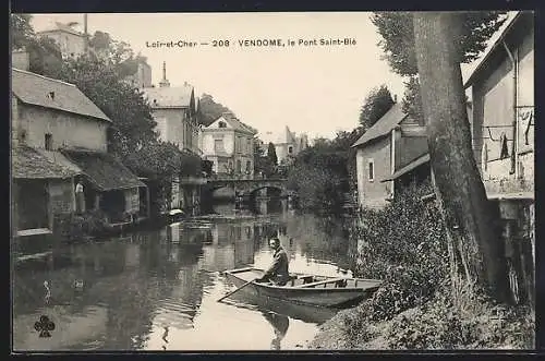 AK Vendôme, le Pont Saint-Bié et la rivière en barque