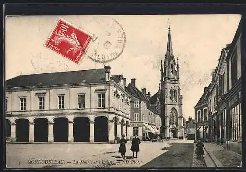 AK Mondoubleau, La Mairie et l`Église