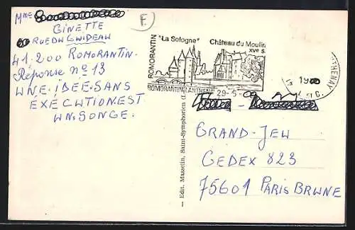 AK Pruniers, La Place avec l`église et bâtiments environnants