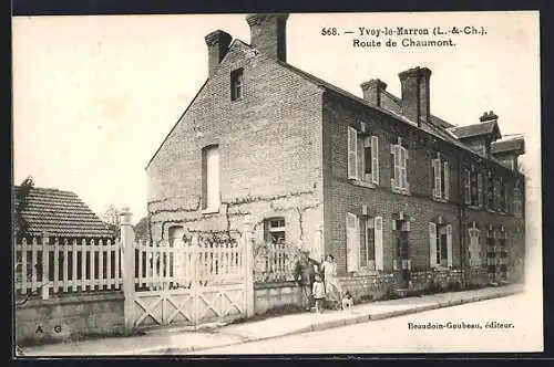 AK Yvoy-le-Marron, Route de Chaumont et maison en briques