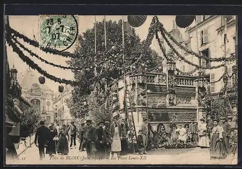 AK Blois, Fêtes de BLOIS (Juin 1907) sur la Place Louis-XII