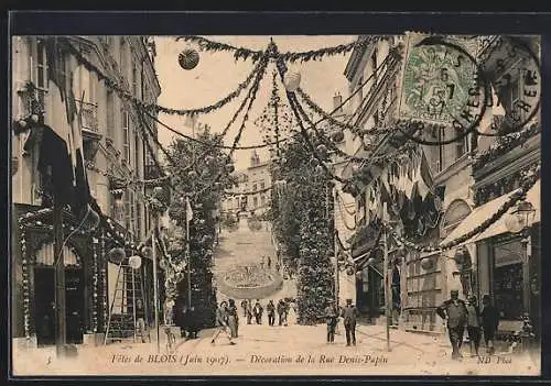 AK Blois, Décoration de la Rue Denis-Papin lors des fêtes de juin 1907