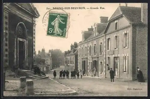 AK Neuing-sur-Beuvron, Grande Rue avec habitants et architecture ancienne